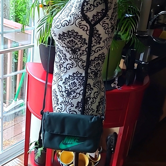Nike Crossbody Bag - Picture 9 of 16